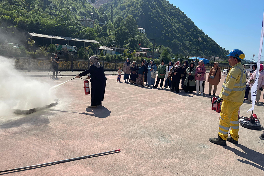 Çayeli Bakır, Madenli Kadınlarına Yangınla Mücadele Eğitimi Verdi